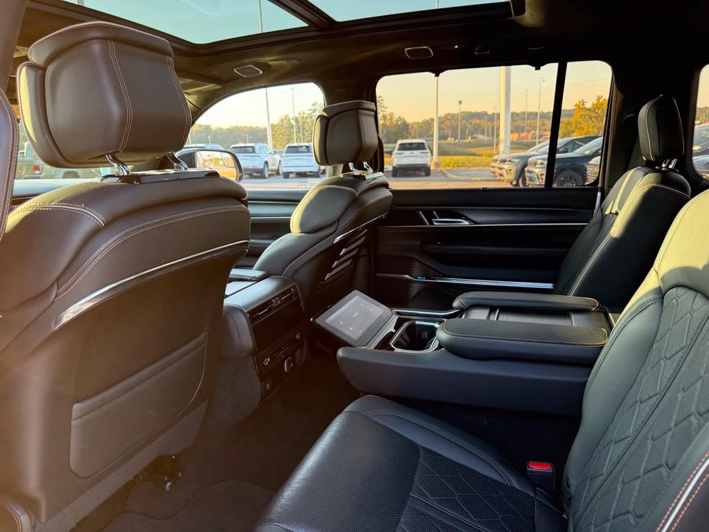 Used 2023 Black Jeep Series III image 24