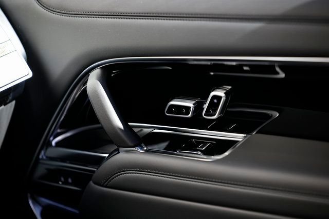 2025 Land Rover Range Rover SE - Photo 32