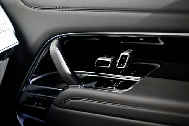 2025 Land Rover Range Rover SE - Photo 32