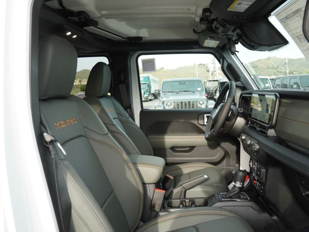 New 2026 Bright White Clear-Coat Exterior Paint Jeep Mojave image 20