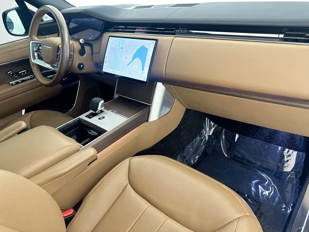 Used 2025 Black Land Rover SE image 32