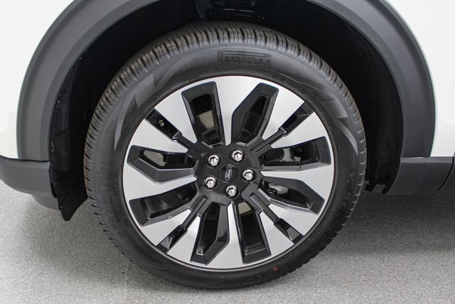 New 2026 Star White Metallic Tri-Coat Ford Platinum™ image 12