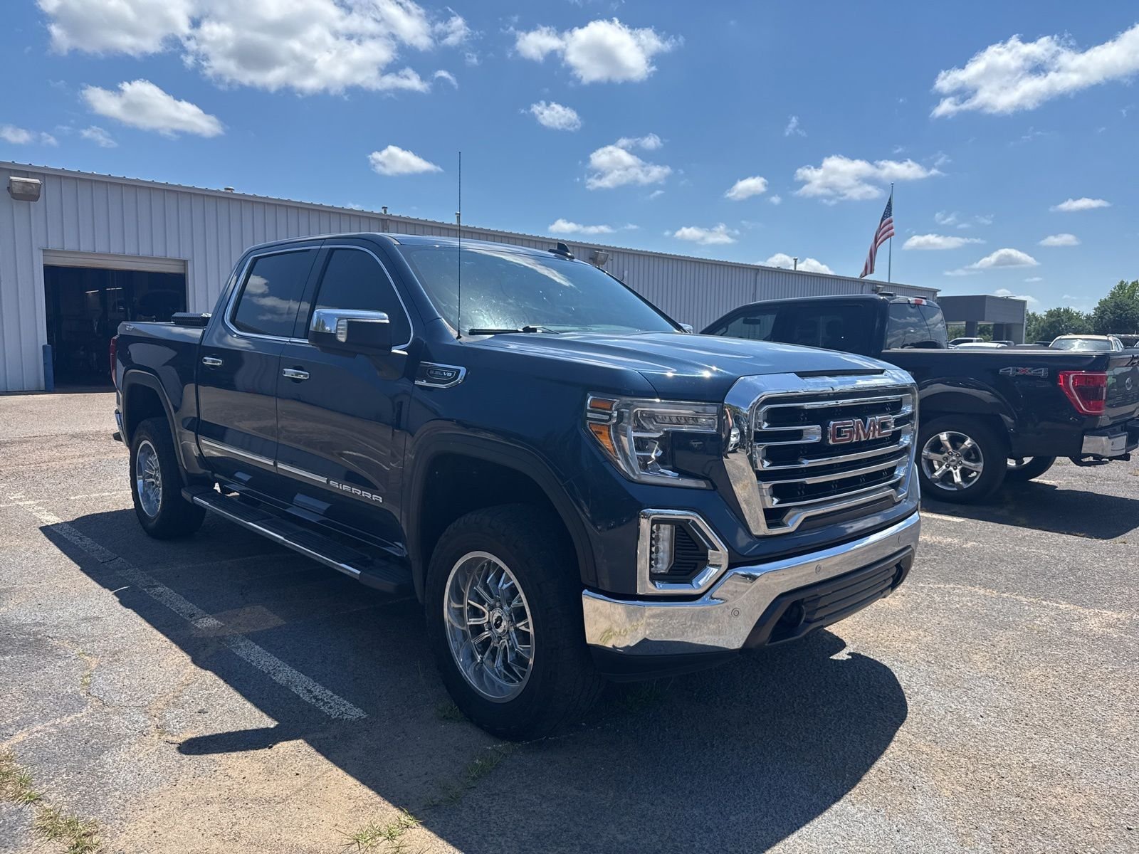 2021 GMC Sierra 4WD Crew Cab Short Box SLT's photo