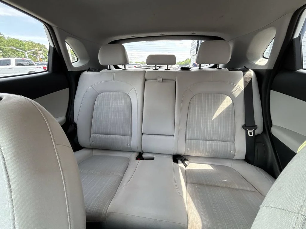 Used 2023 White Hyundai SEL image 24