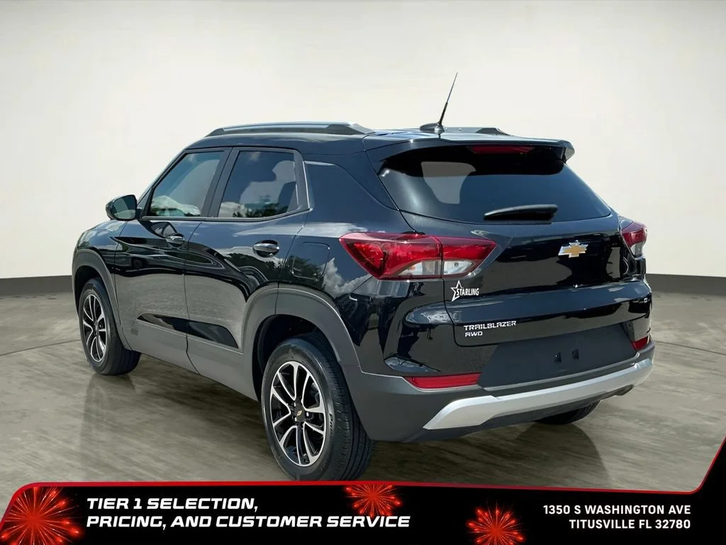 Used 2025 Mosaic Black Metallic Chevrolet LT image 4