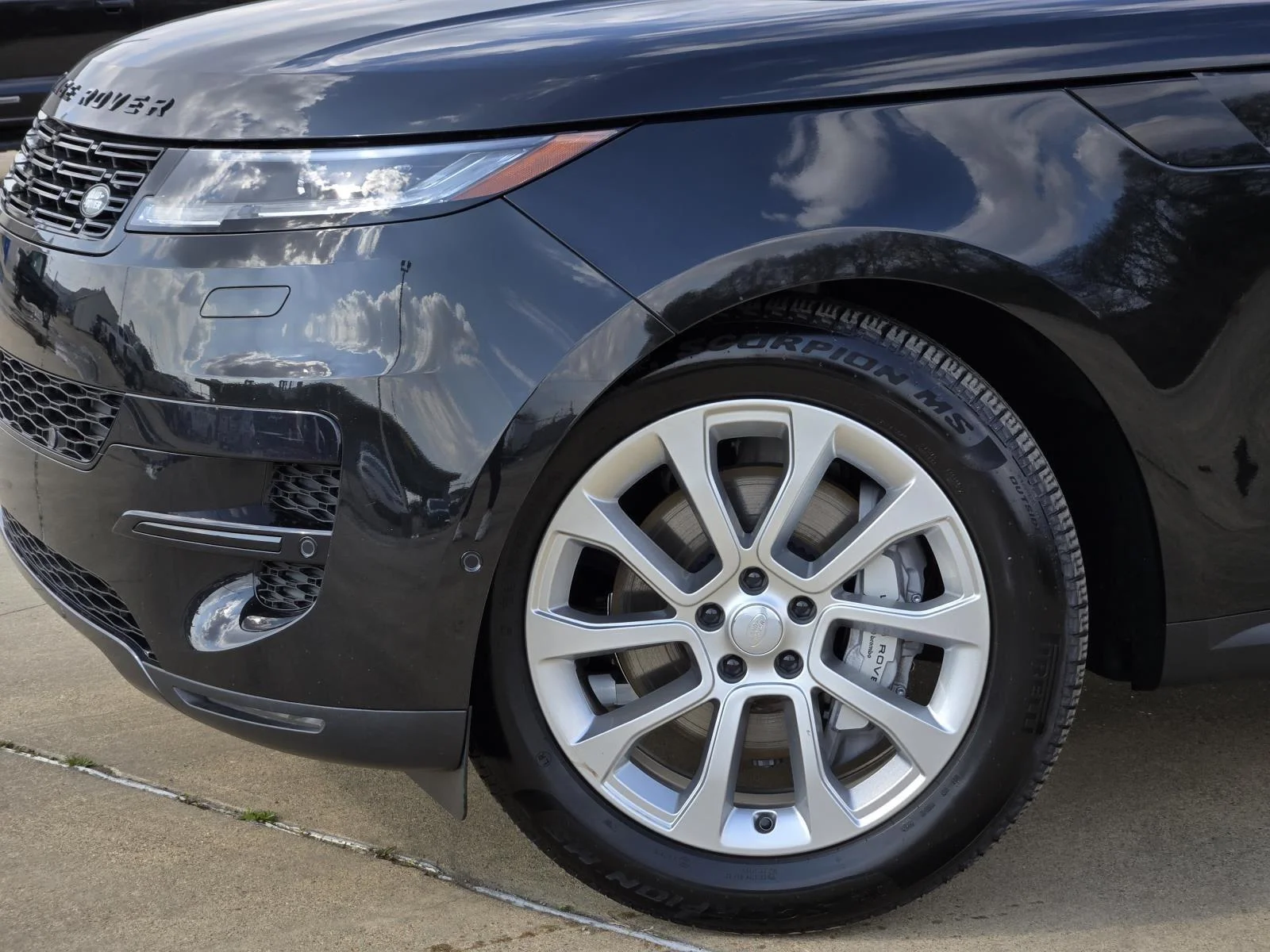 Certified Used 2025 Santorini Black Metallic Land Rover SE image 7