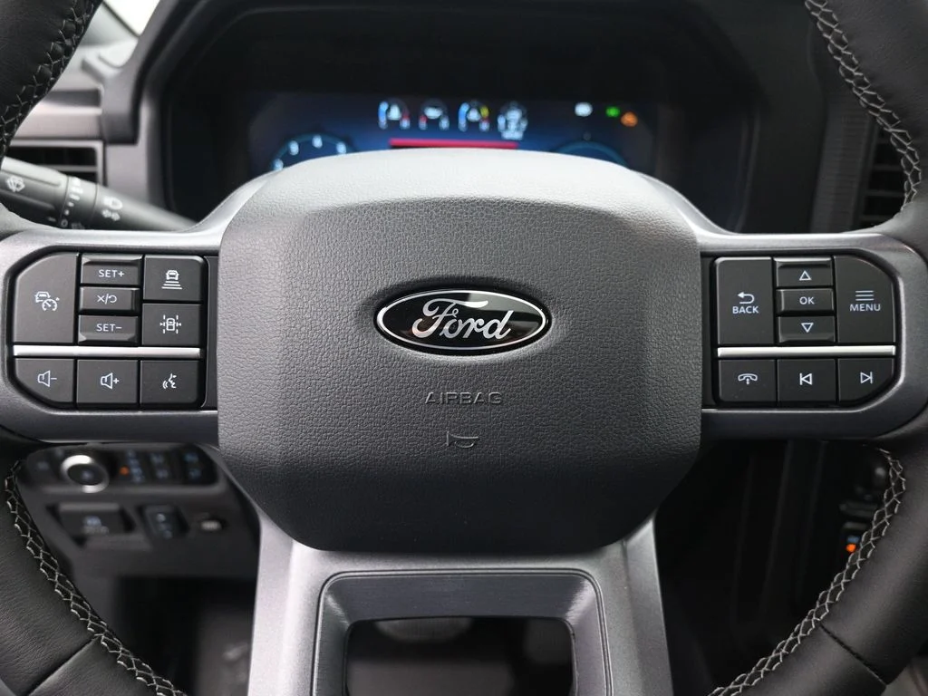 New 2025 Oxford White Ford Lariat image 11