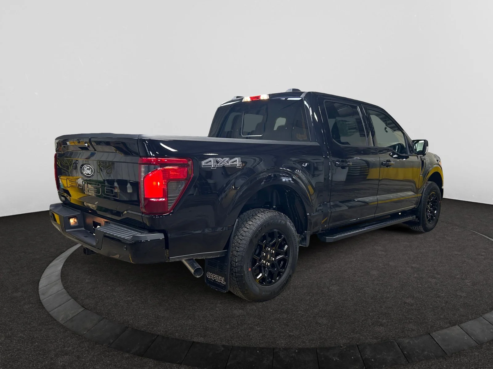 New 2026 Agate Black Metallic Ford XLT image 5