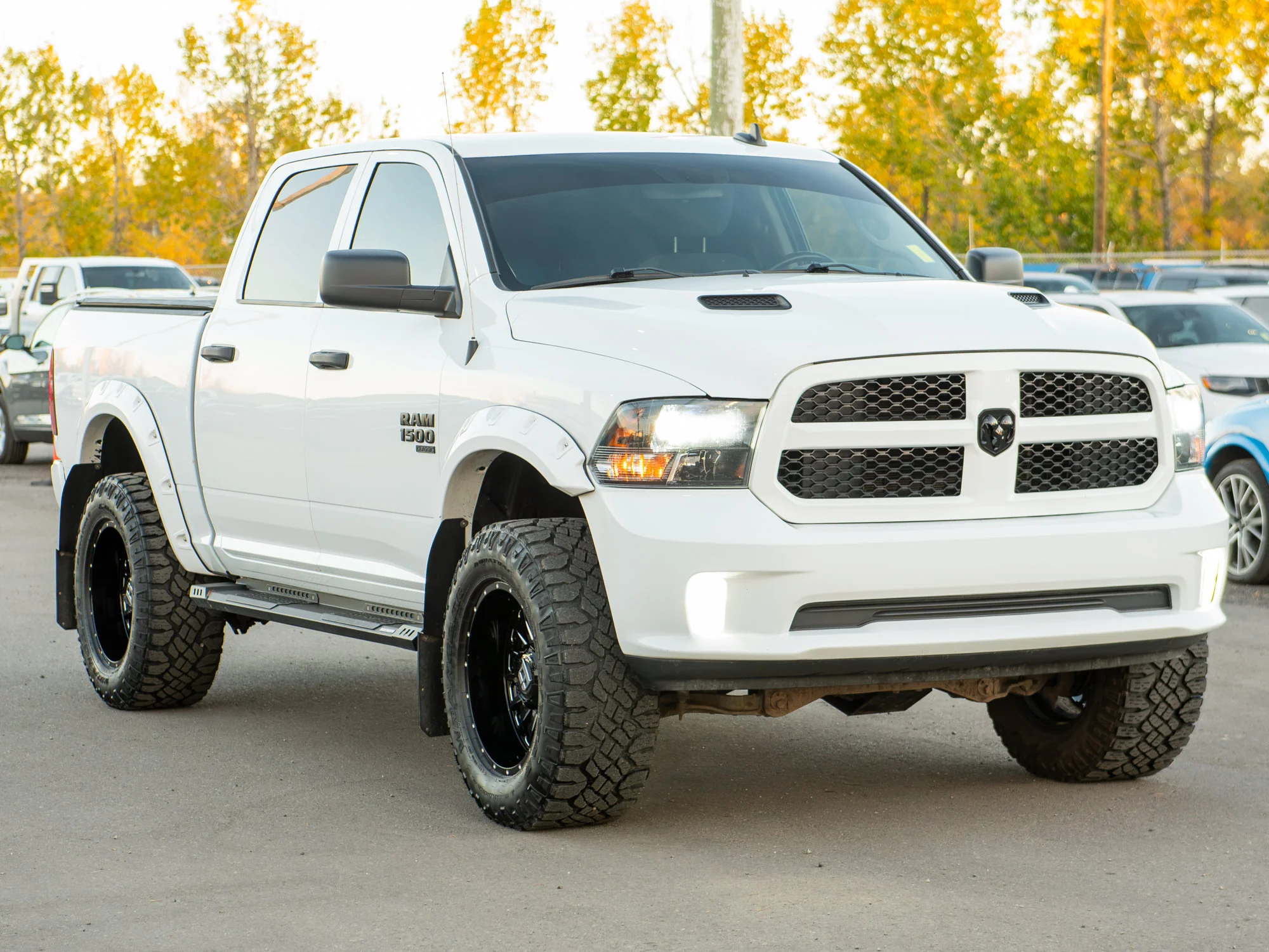 Used 2020 White RAM Black Express* Crew Cab 4x4, 35 Inch Tires, No Accidents, Heated Seats & Wheel image 6