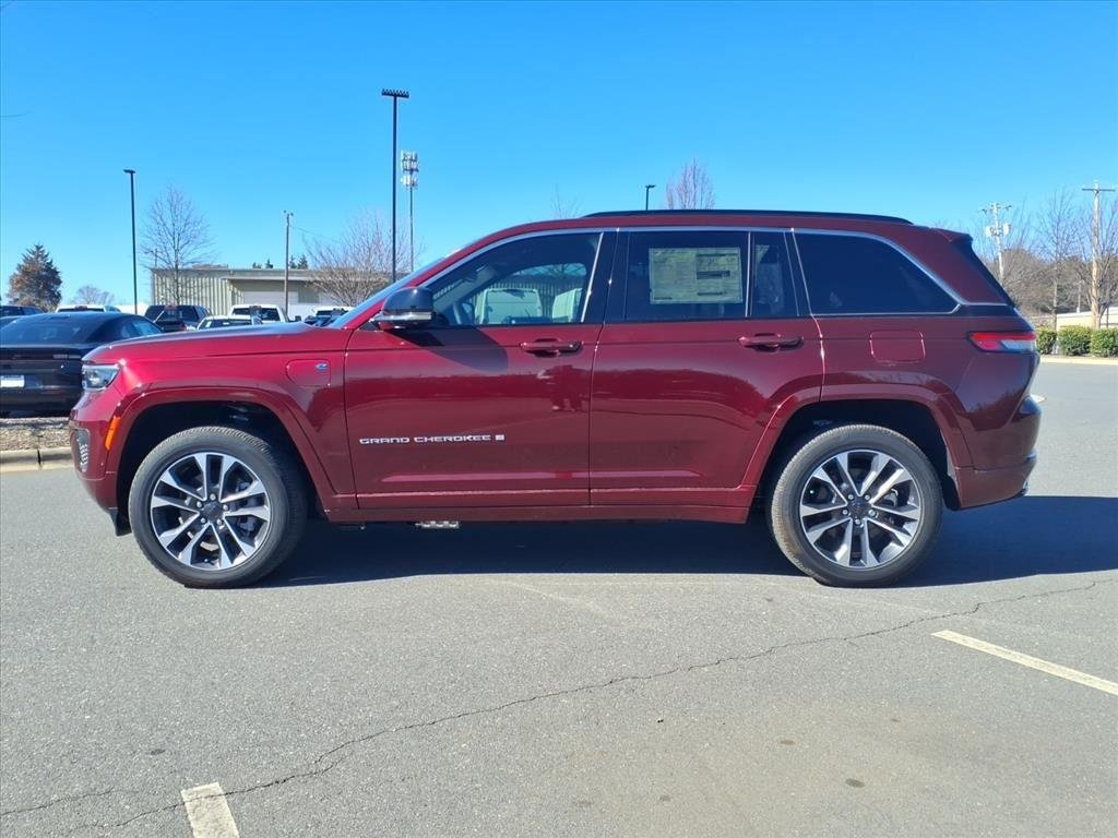New 2024 Velvet Red Pearl-Coat Exterior Paint Jeep Overland image 35
