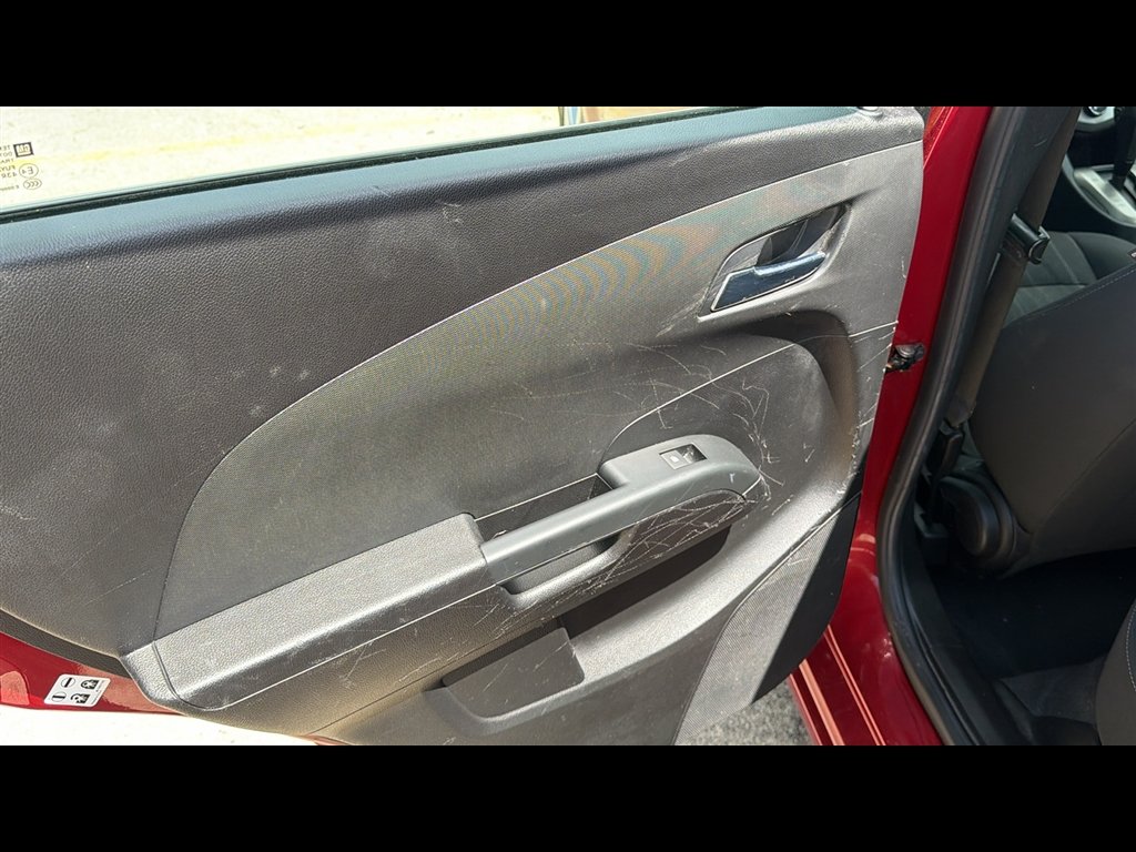 Used 2016 CRYSTAL RED TINTCOAT Chevrolet LT image 22