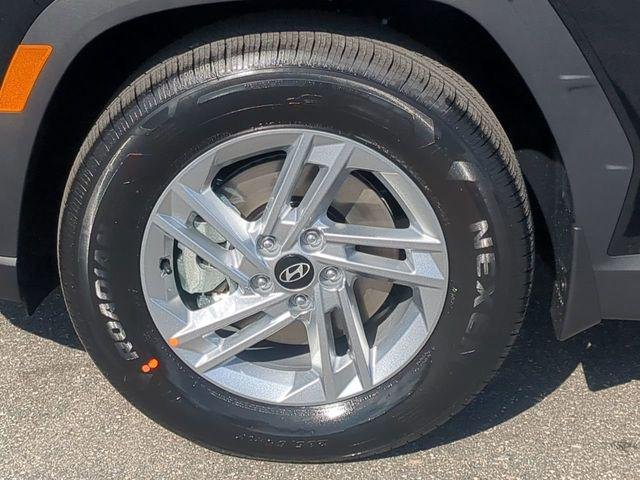 New 2025 Black Hyundai SE FWD image 11