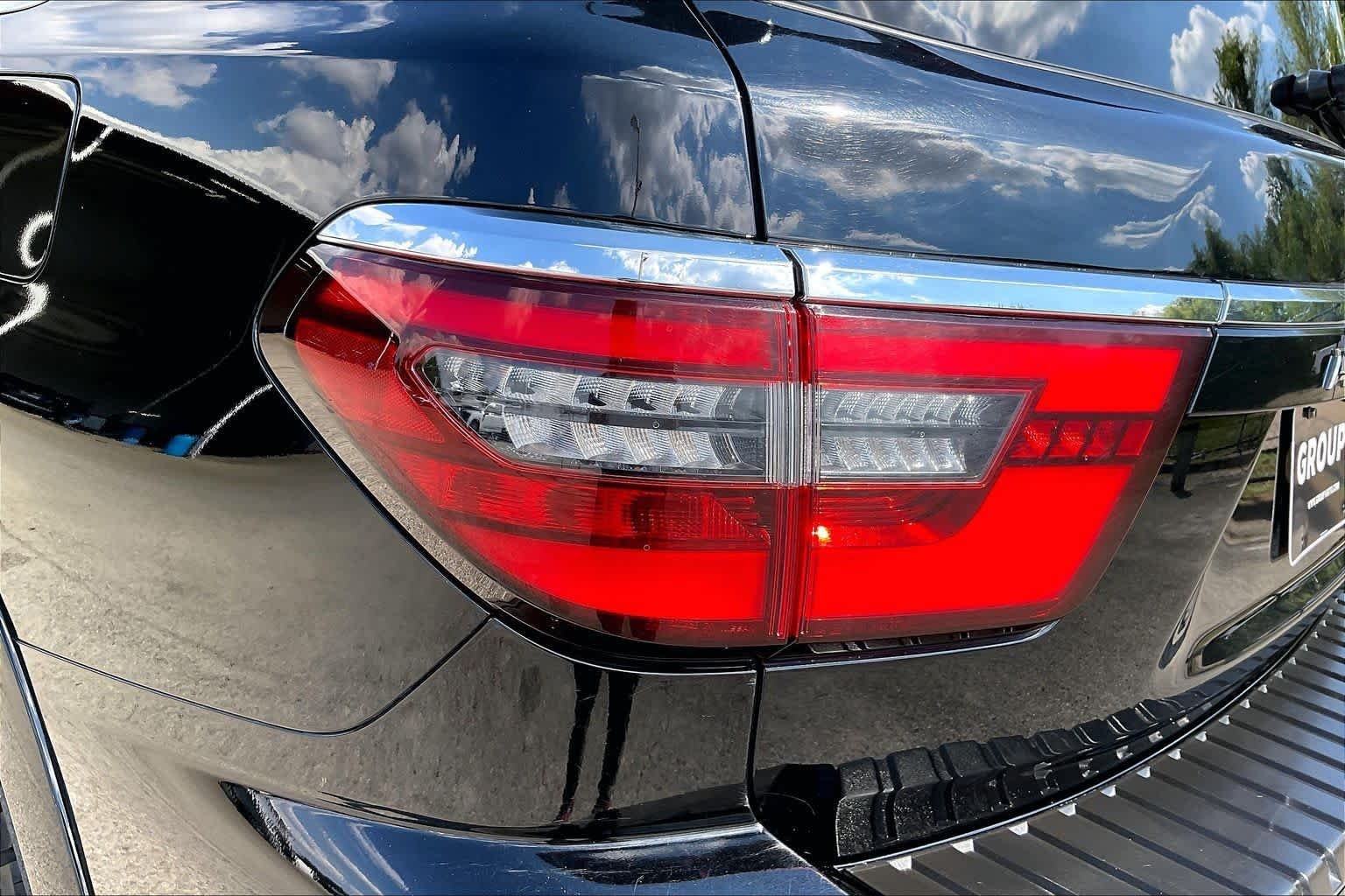 Used 2023 Super Black Nissan Platinum image 28