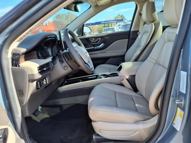 New 2024 Whisper Blue Lincoln Grand Touring image 3