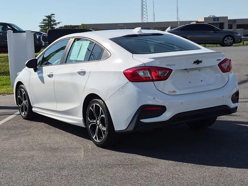 Used 2019 Summit White Chevrolet LT image 4