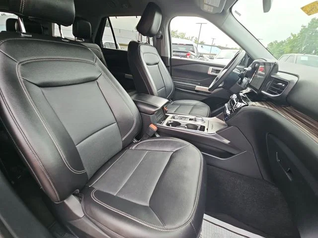 Used 2024 Black Ford Limited image 31