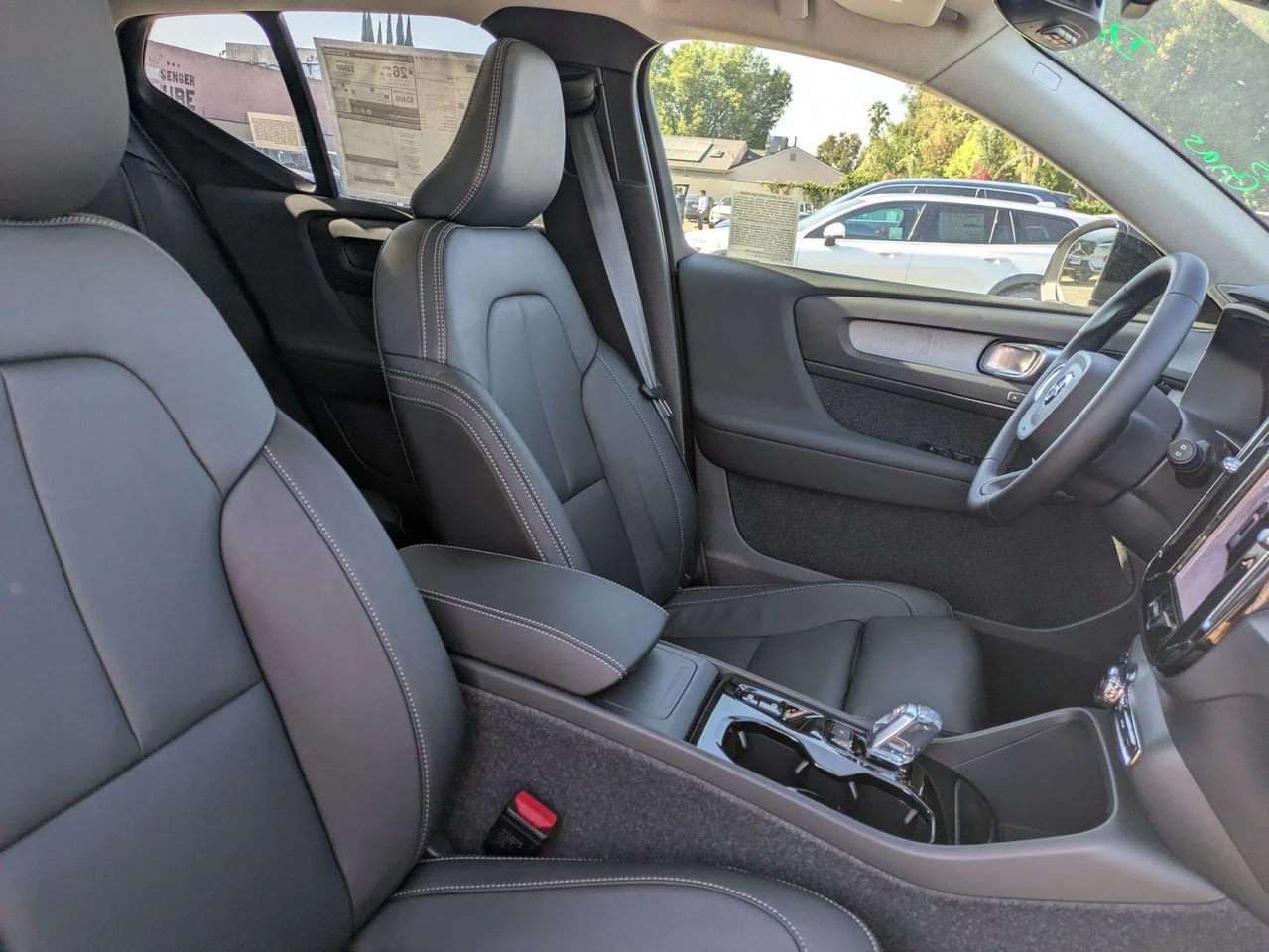 2026 Volvo XC40 Ultra - Photo 14