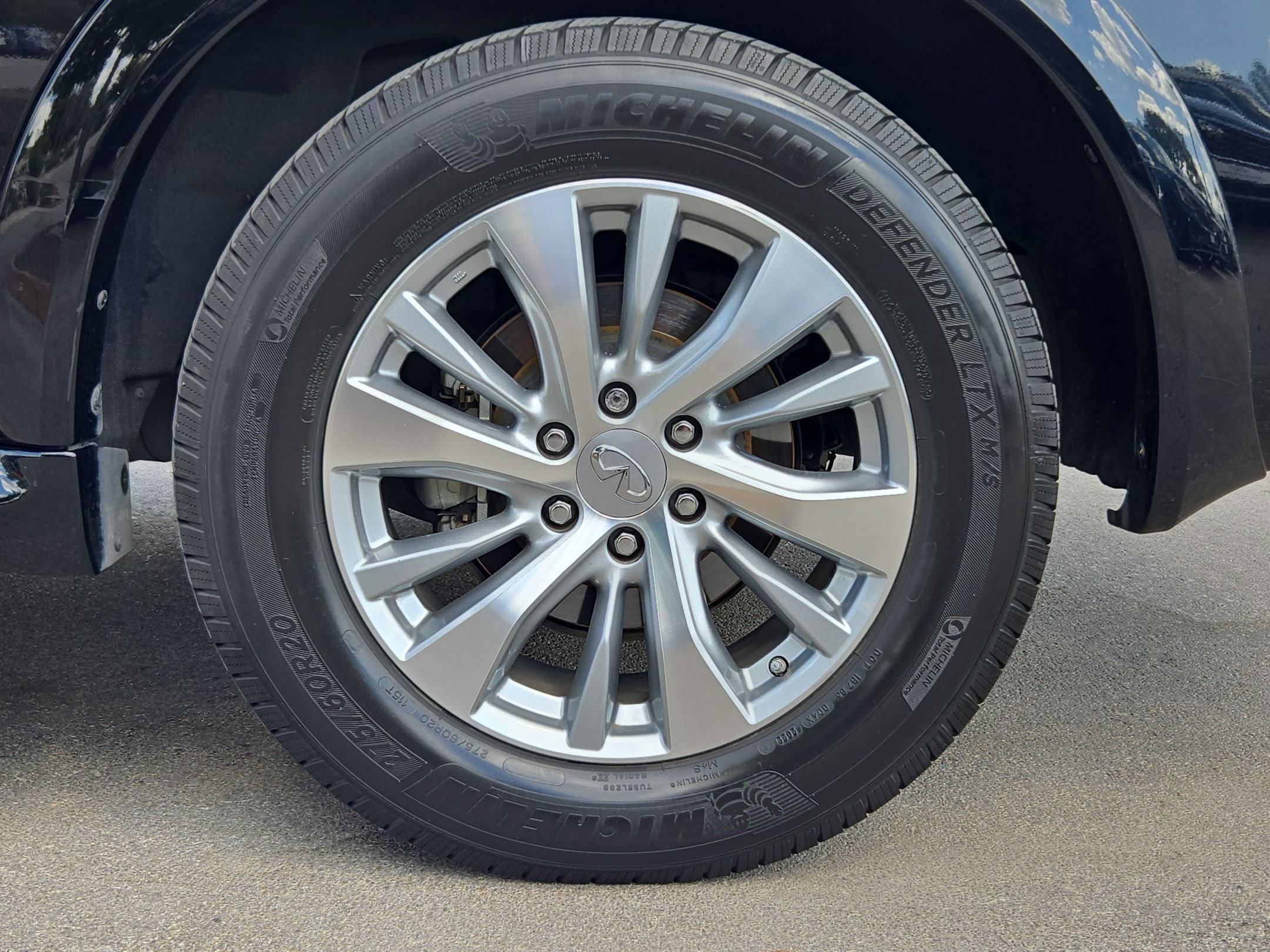 Used 2017 Black Obsidian INFINITI Base image 25