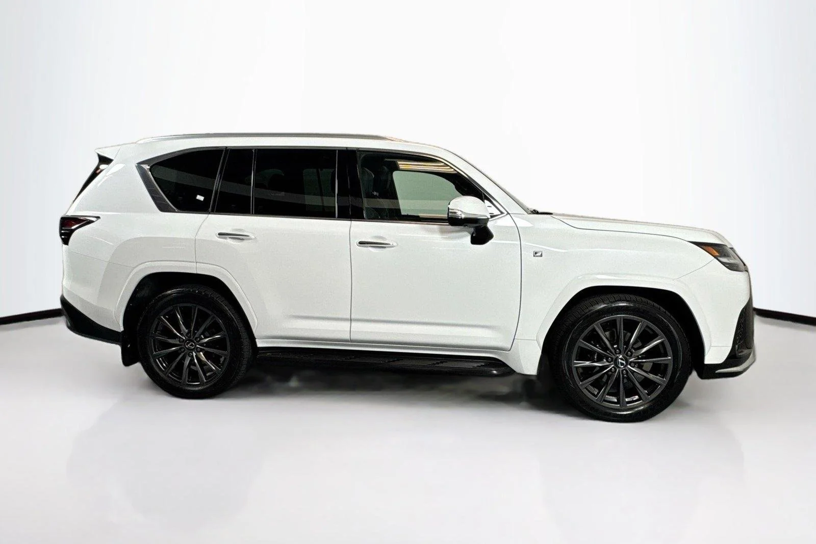 Used 2024 White Lexus LX 600 F SPORT image 4