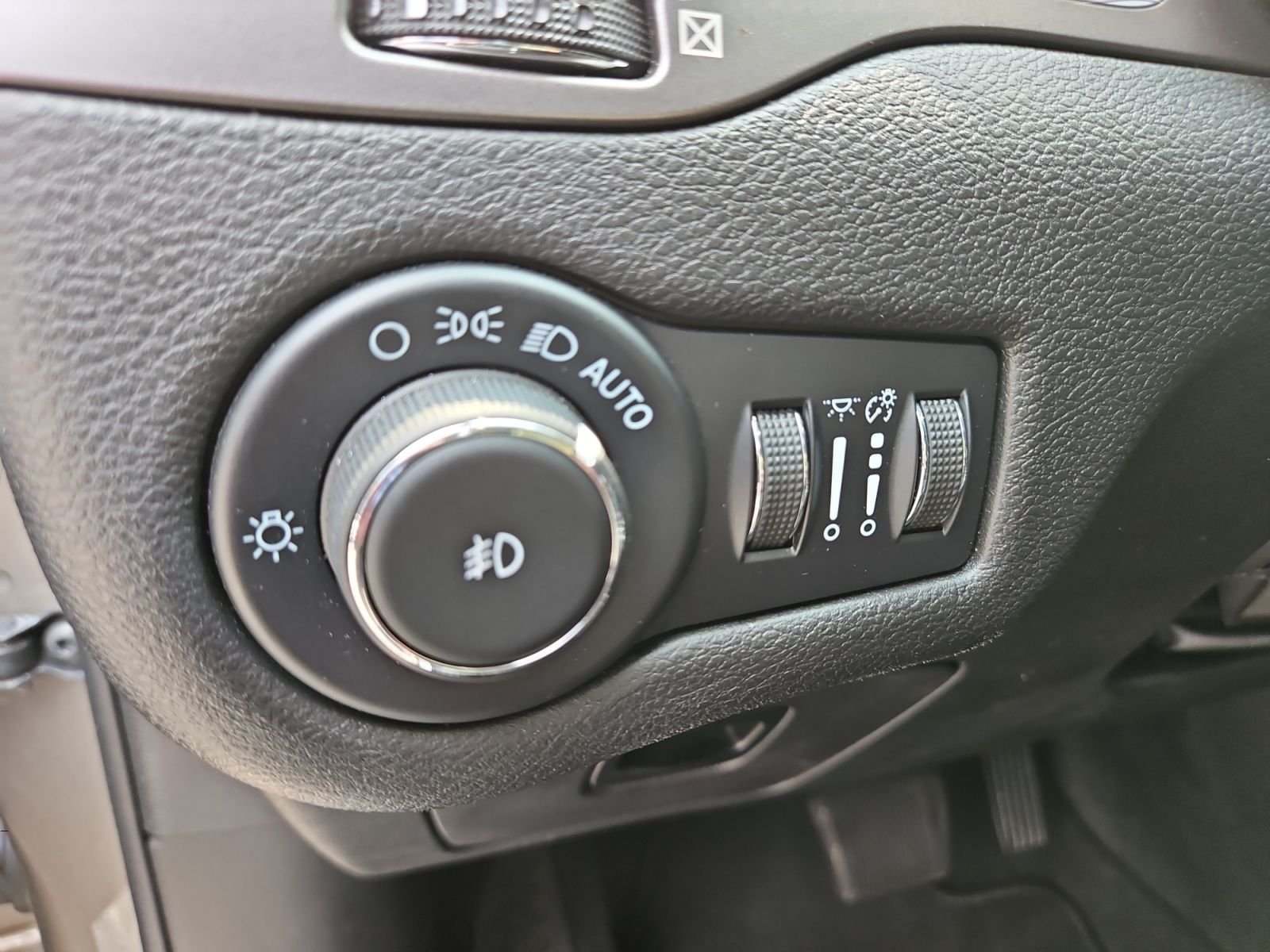 Used 2021 Beige Jeep Latitude Plus image 23