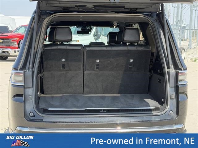 Used 2023 Diamond Black Crystal Pearlcoat Jeep Series III image 5