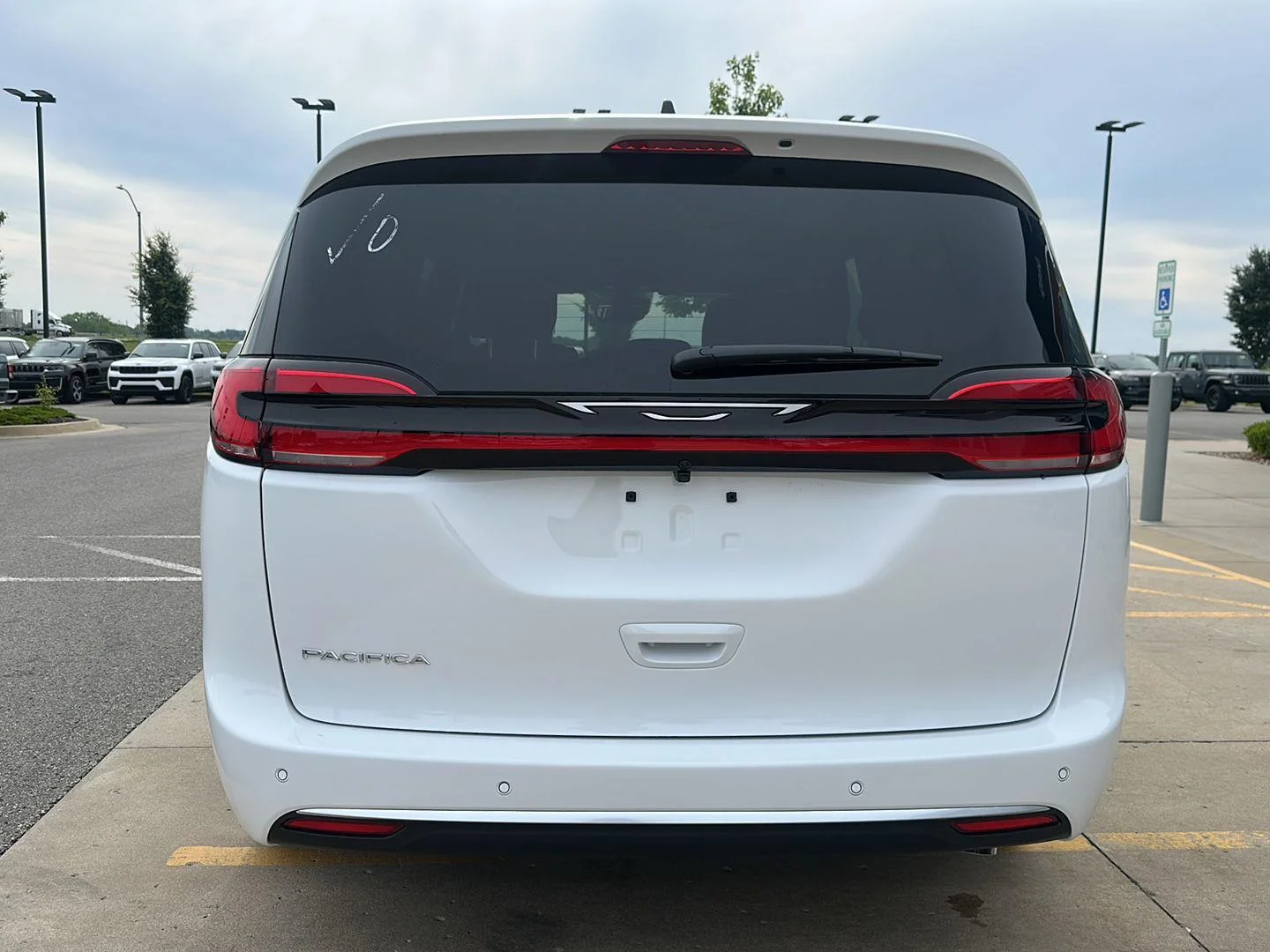 New 2027 Bright White Clearcoat Chrysler Select image 3