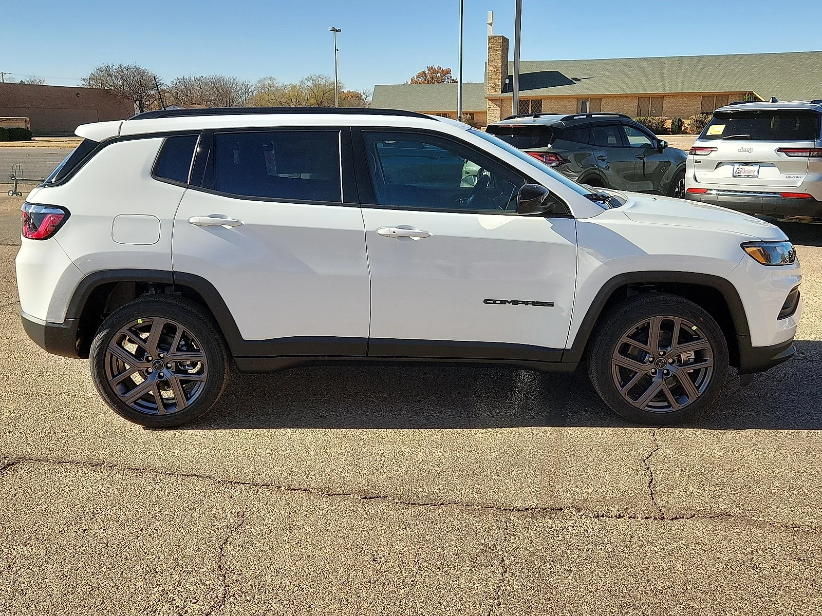 New 2026 PW7 Bright Whit Jeep LATITUDE ALTITUDE 4X4 image 5