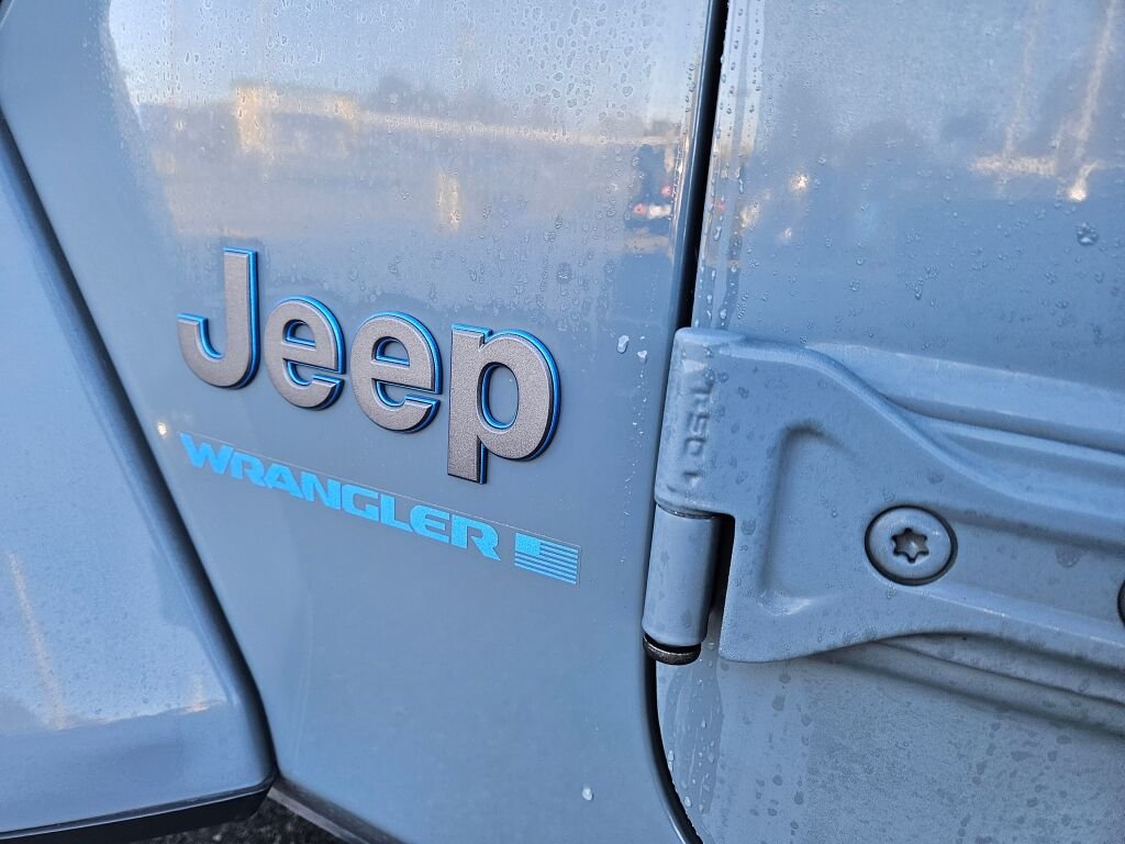 Used 2024 Anvil Clear Coat Jeep Sport S 4xe image 12
