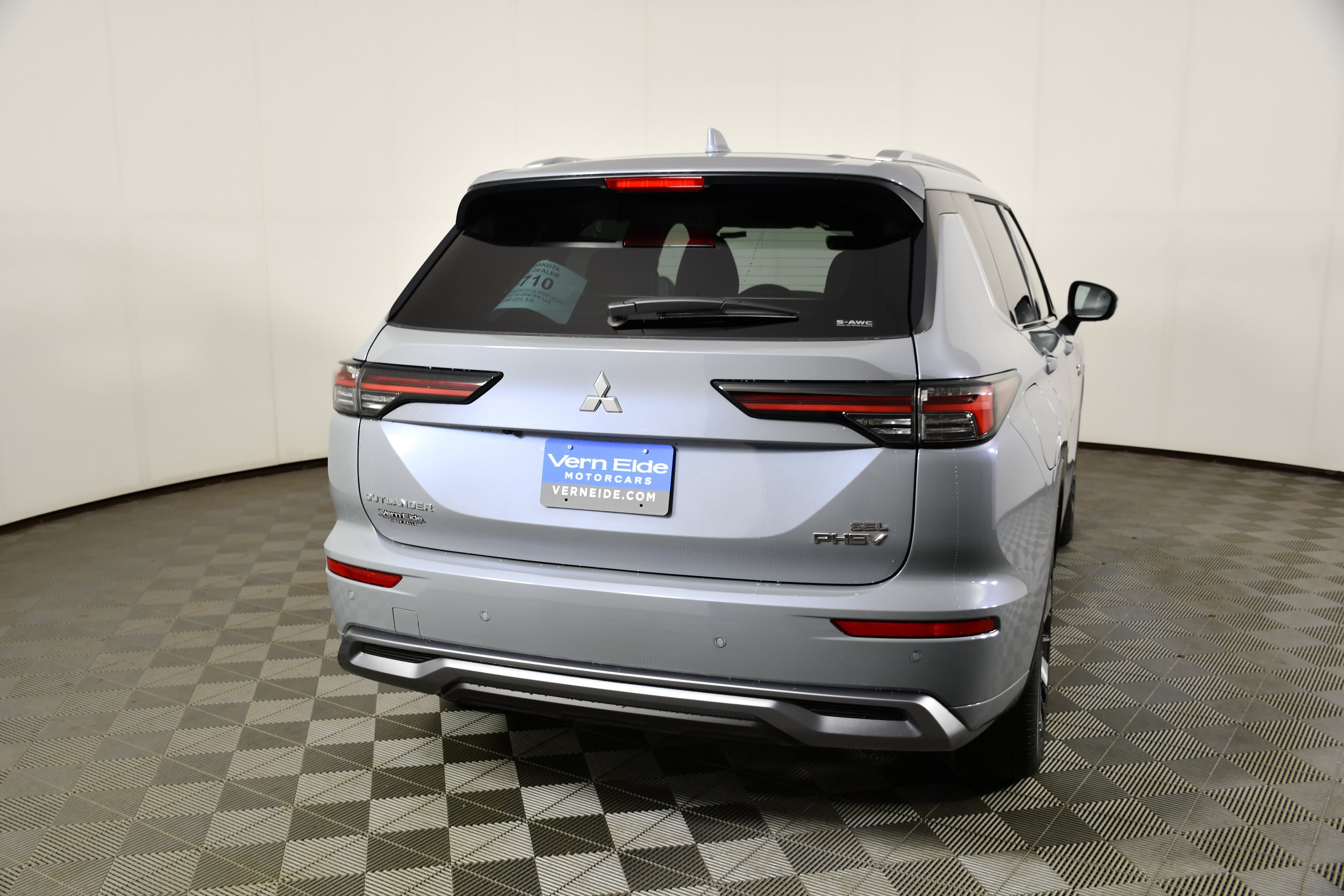 New 2026 Moonstone Gray Metallic Mitsubishi SEL image 7