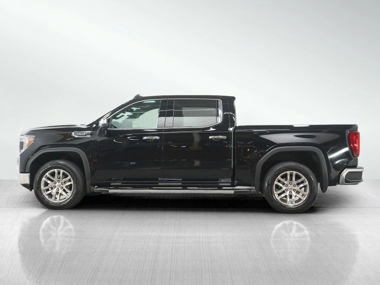 Used 2022 GMC Sierra 1500 Limited SLT with VIN 3GTU9DEDXNG218007 for sale in Bloomington, Minnesota