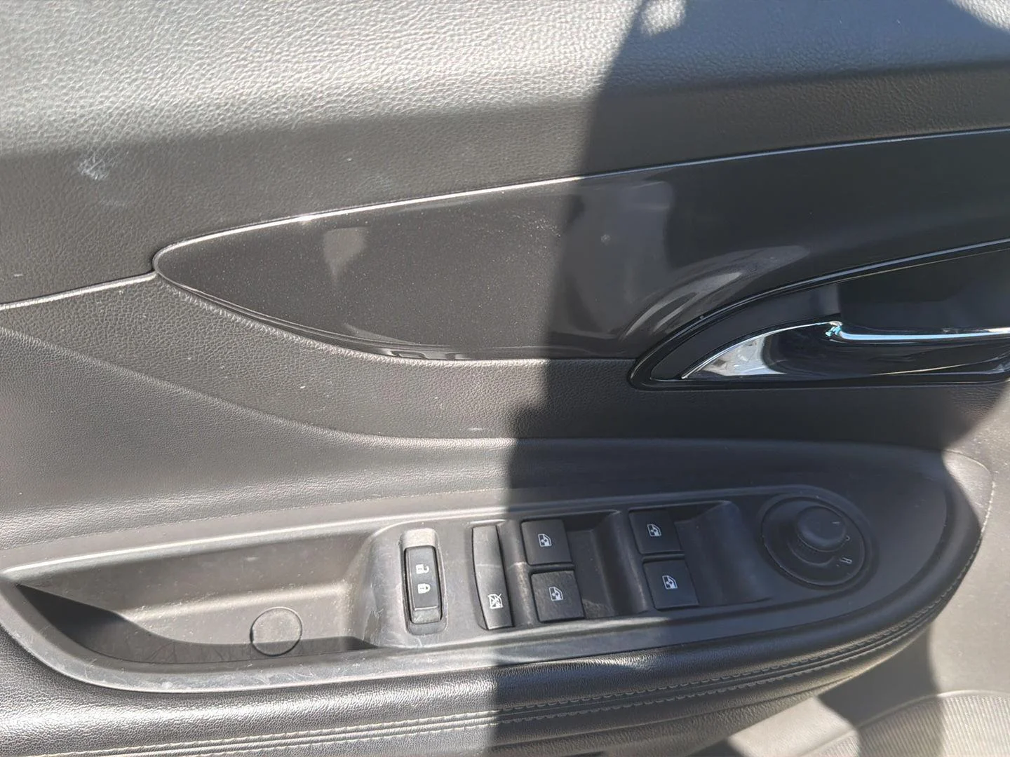 Used 2019 Summit White Buick Preferred image 16