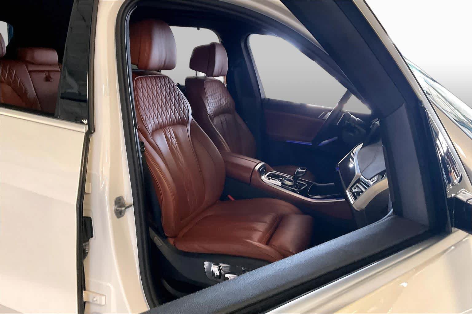 Used 2021 Mineral White Metallic BMW sDrive40i image 8