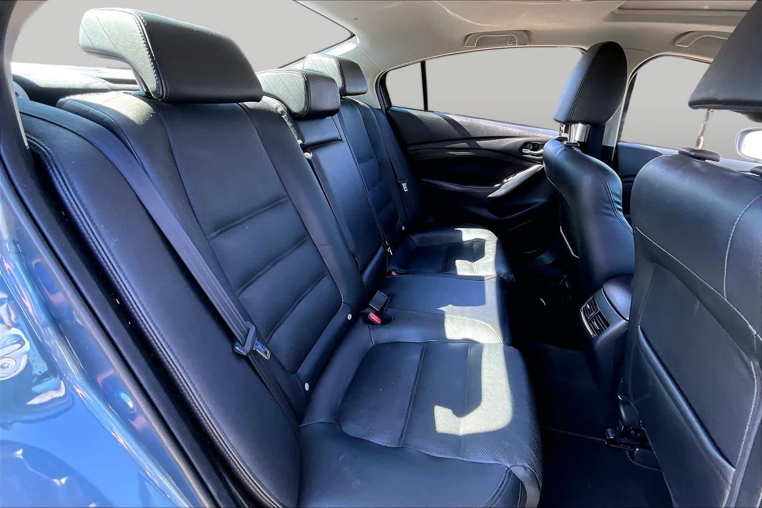 Used 2016 Blue Reflex Mica Mazda i Grand Touring image 19