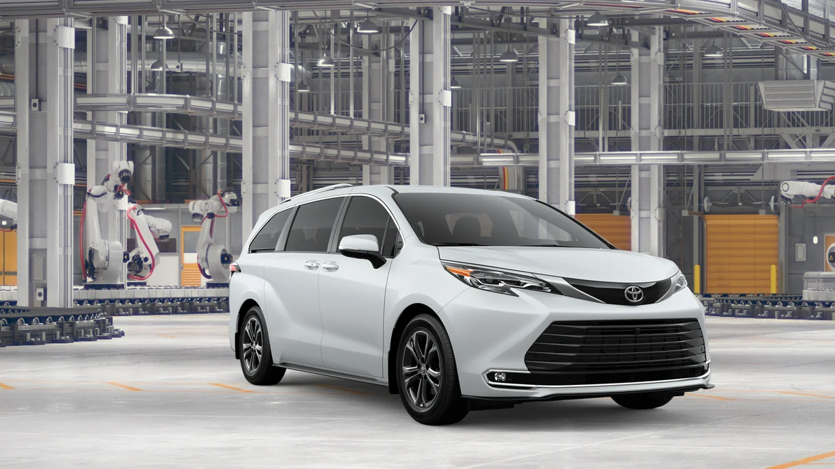 New 2026 Wind Chill Pearl Toyota Platinum image 15