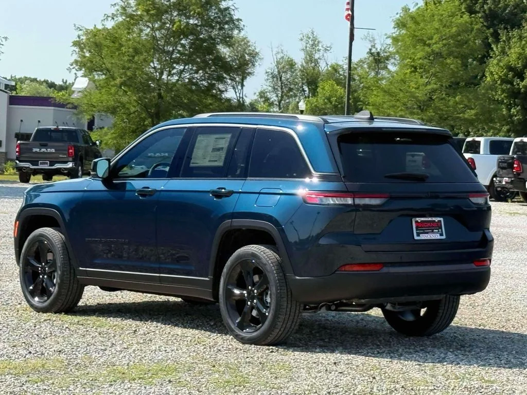 New 2026 Fathom Blue Pearl-Coat Exterior Paint Jeep Limited image 7
