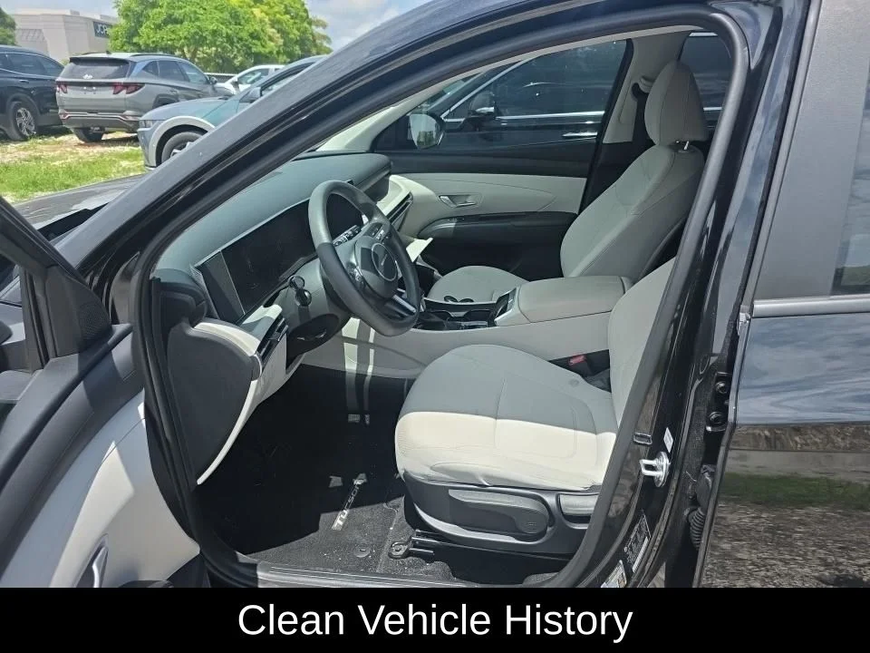 Used 2025 Phantom Black Hyundai SE image 4