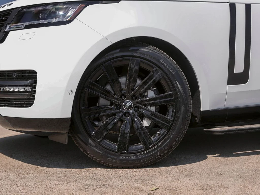 New 2025 White Land Rover SE image 3