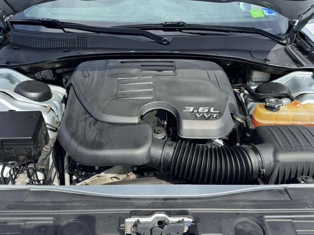 2013 Chrysler 300 Base - Photo 13