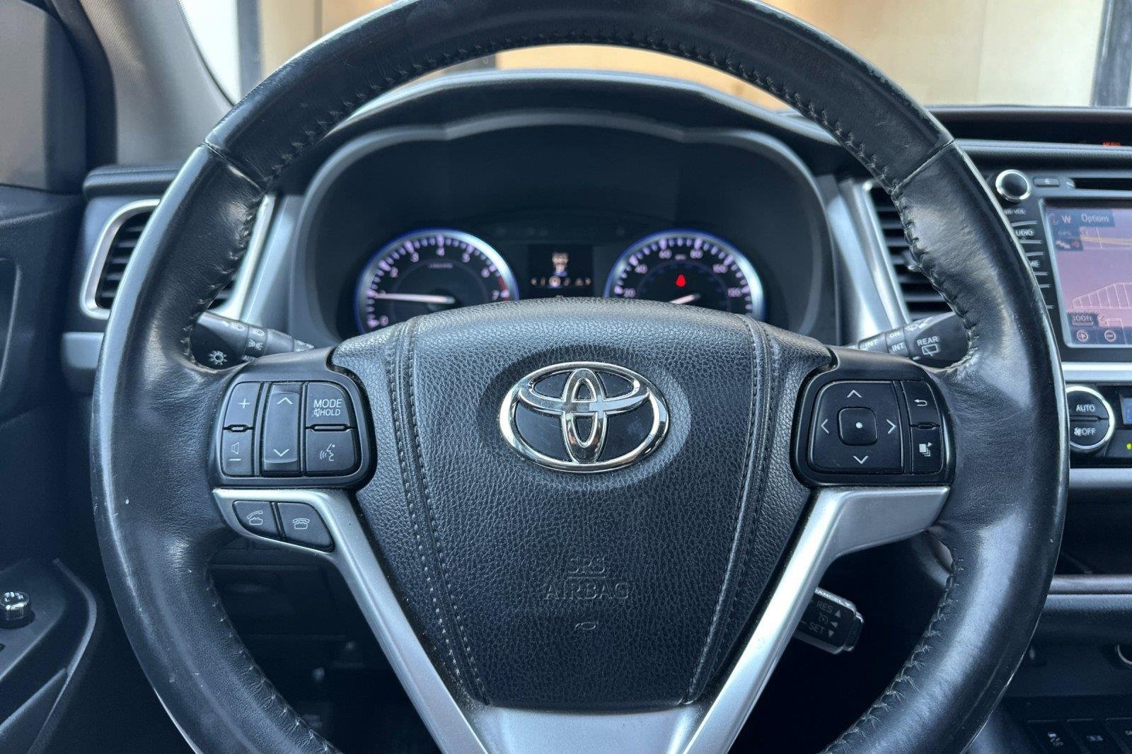 Used 2015 Predawn Gray Mica Toyota Limited image 24