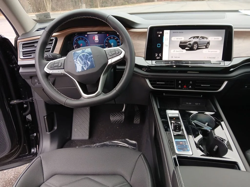 New 2026 Black Volkswagen 2.0T SE w/Technology image 13