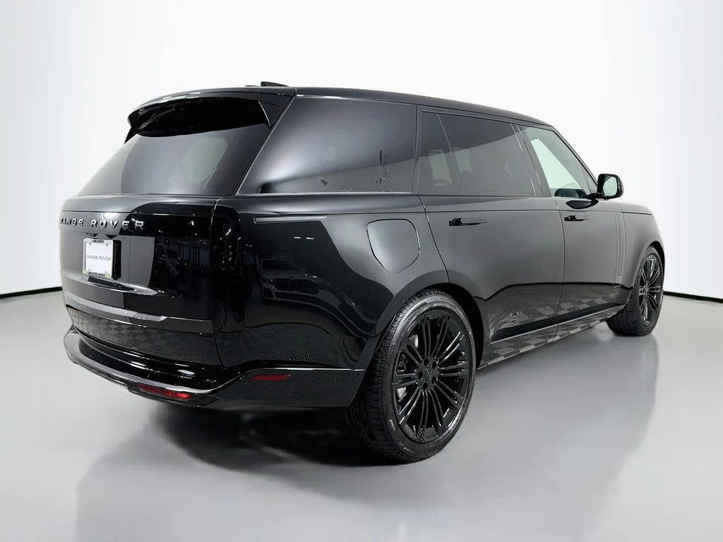 New 2026 Santorini Black Land Rover SE 7 Seats image 5