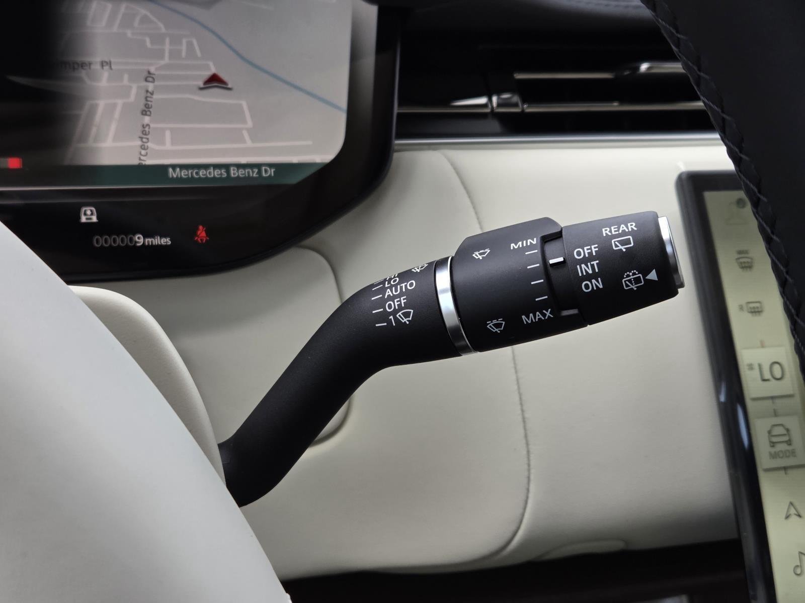 New 2026 Ostuni Pearl White LAND ROVER SE 7 Seats image 24