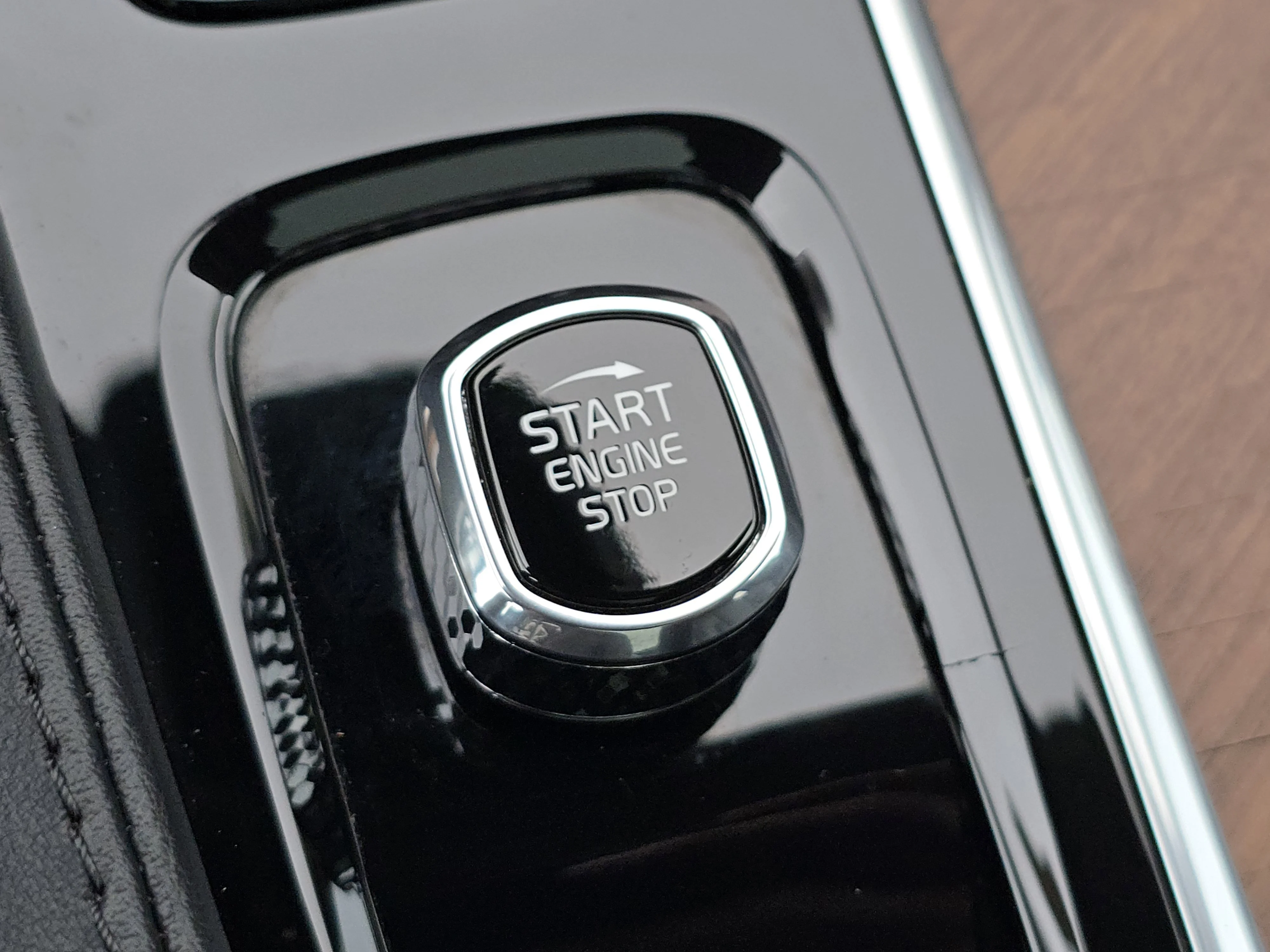 Used 2023 Denim Blue Metallic Volvo Plus image 26