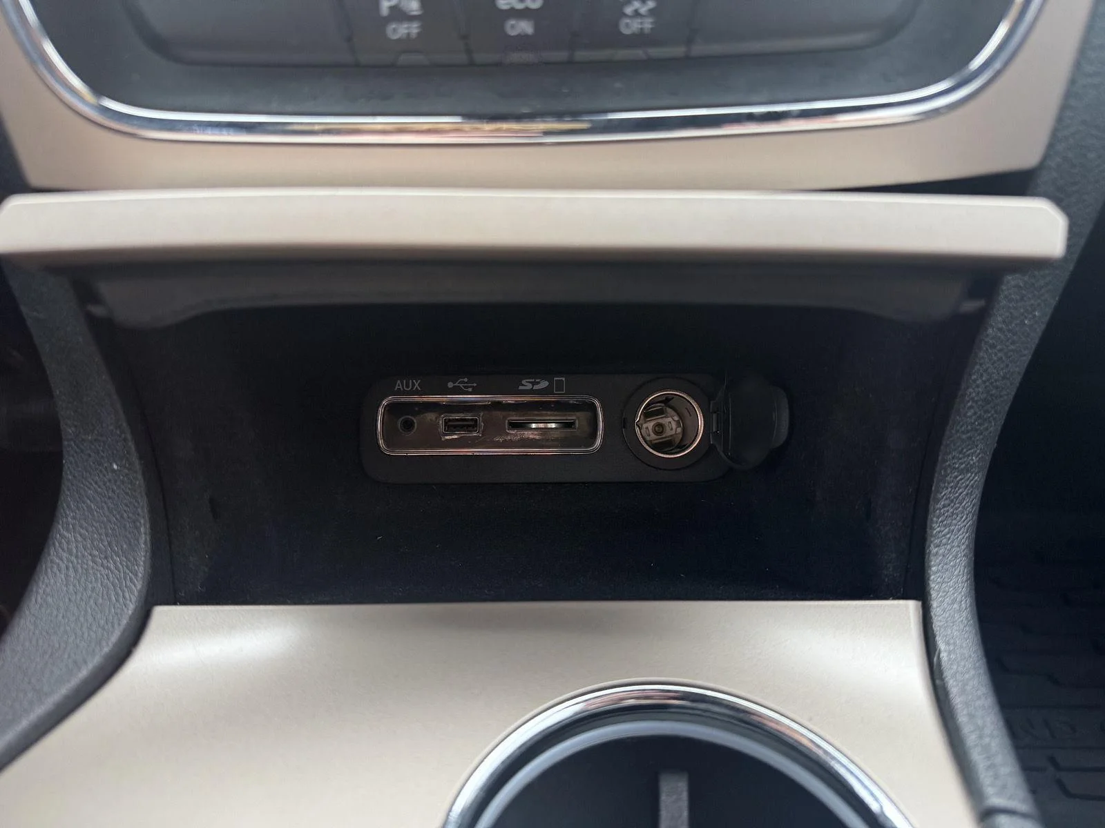 Used 2014 Bright White Clearcoat Jeep Limited image 19