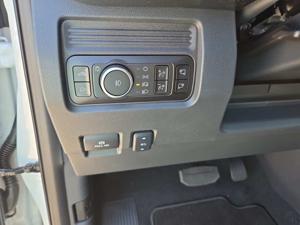 New 2026 Star White Metallic Tri-Coat Ford F-350® Lariat® image 16