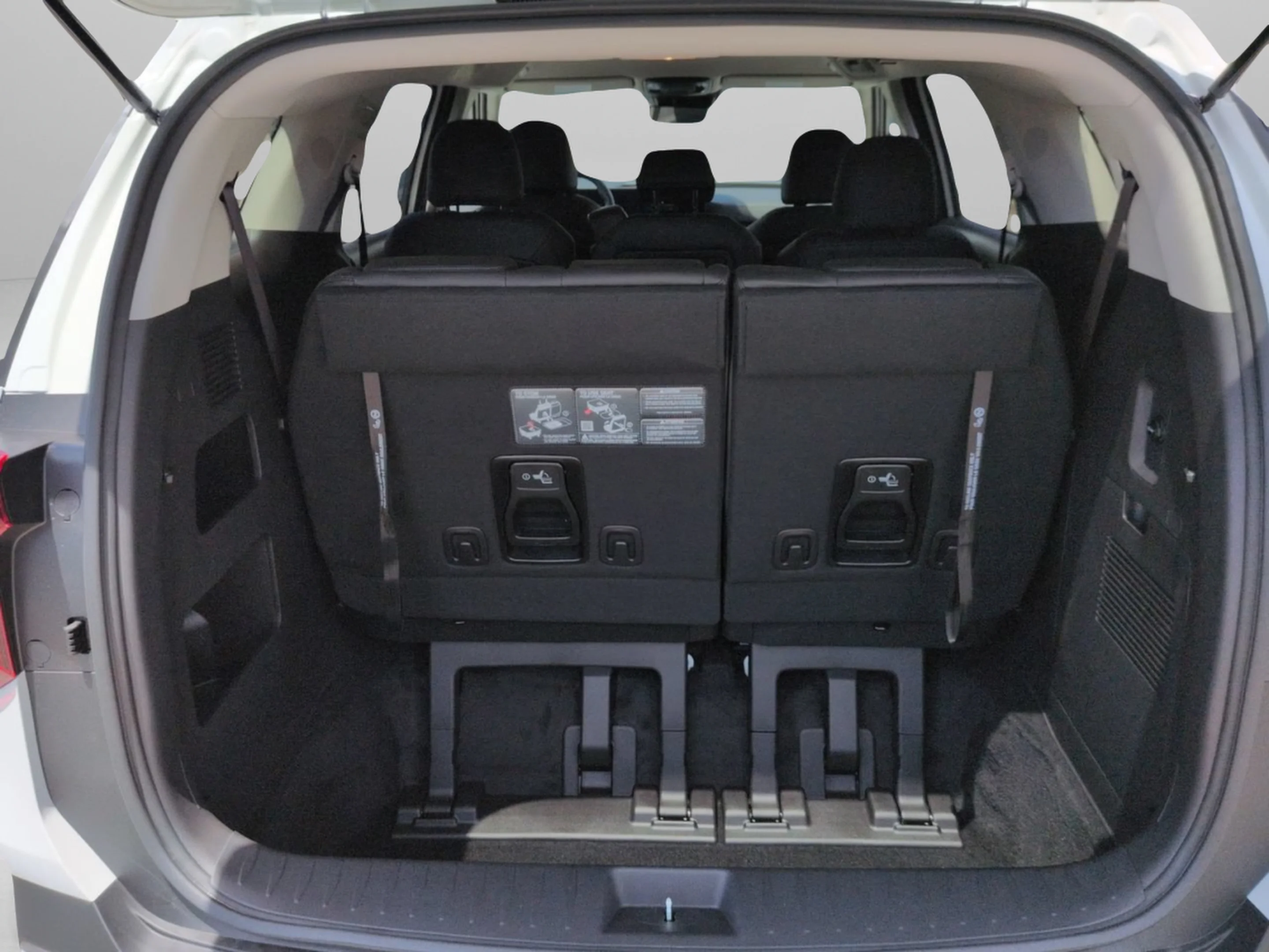 New 2027 Snow White Pearl Kia LXS image 16