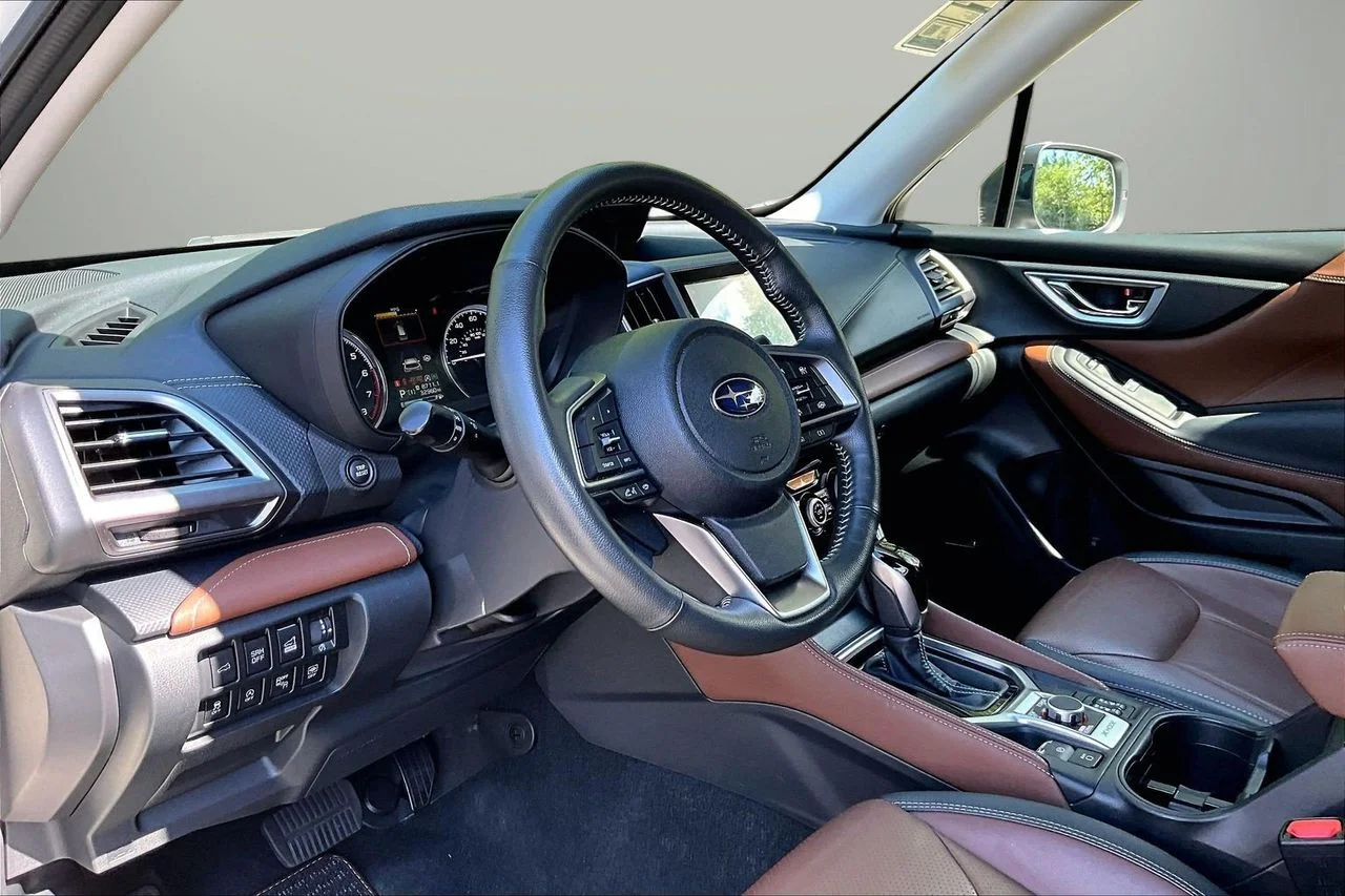 Used 2022 White Subaru Touring image 20