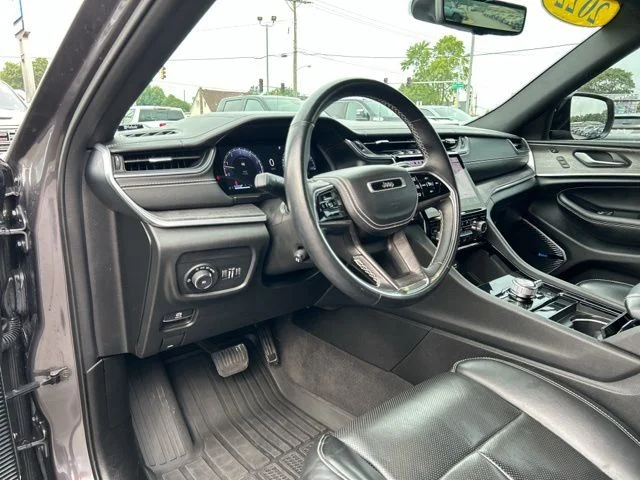 Used 2022 Gray Metallic Jeep Overland image 36