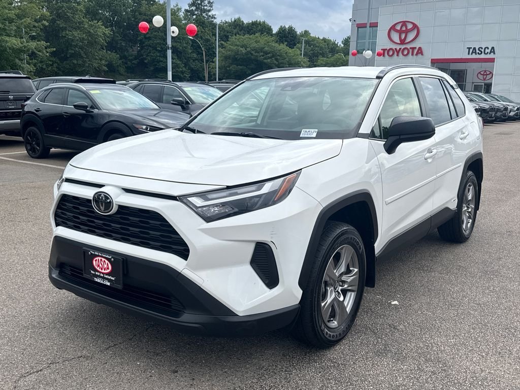 Used 2025 White Toyota LE image 3