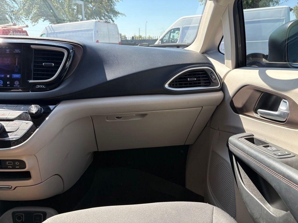 Used 2017 Gray Chrysler Touring image 6